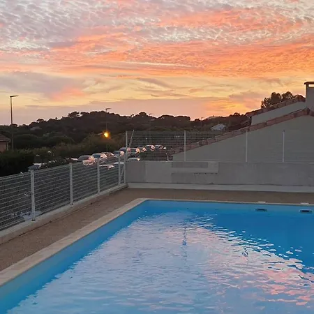 Apartment A Giens Avec Terrasse, Piscine Et Parking - Fr-1-335-193