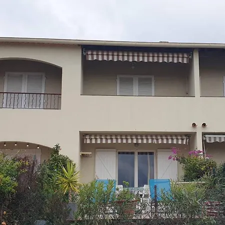A Giens Avec Terrasse, Piscine Et Parking - Fr-1-335-193 Apartment