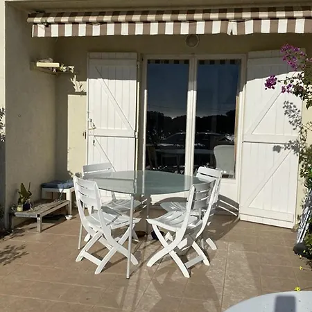 A Giens Avec Terrasse, Piscine Et Parking - Fr-1-335-193 הייר