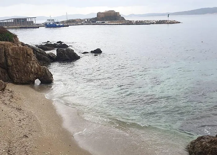 A Giens Avec Terrasse, Piscine Et Parking - Fr-1-335-193 * Hyères